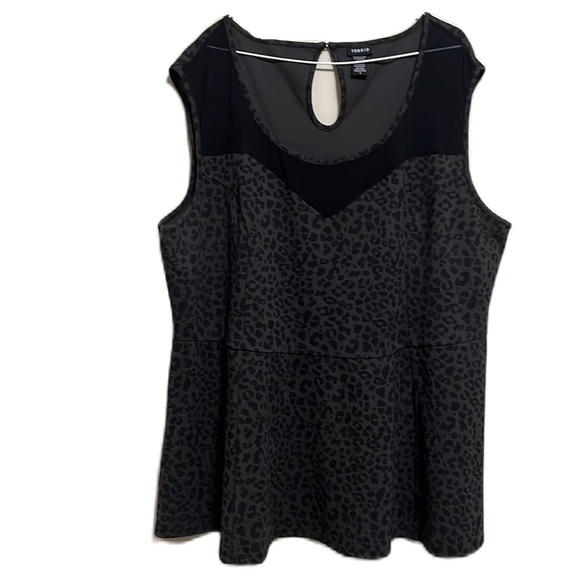 Torrid, Sleeveless, Casual, Leopard Print, Keyhole Top, Gray/Black, Size 5 - Picture 1 of 5